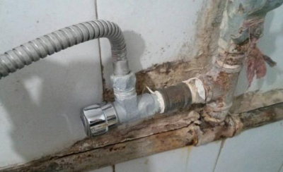 How to remove the rusty water pipe joint?